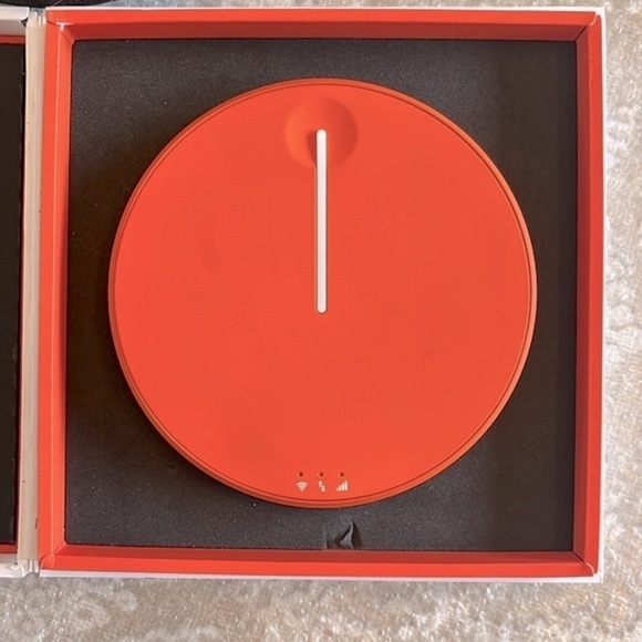 Skyroam Solis X Global WiFi Smartspot Mobile Hotspot & Power Bank Remote Camera - Picture 9 of 12